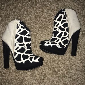 White stone suede 🎱